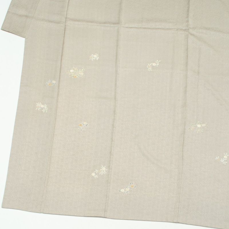 美品】飛び柄小紋 笹蔓柄 紋意匠 ベージュ 一つ紋入り 正絹 袷 美品】飛び柄小紋 笹蔓柄 紋意匠 ベージュ 一つ紋入り 正絹 袷