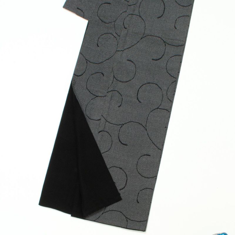 正絹 塩沢お召 黒×白 十字絣 亀甲絣 市松取り 袷 お召 バチ襟 美品 正絹 塩沢お召 黒×白 十字絣 亀甲絣 市松取り 袷 お召 バチ襟