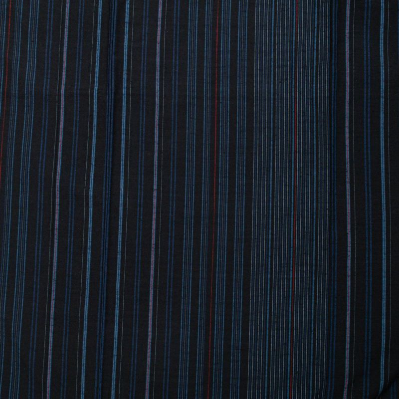 にゃん吉・正絹・紬・紺系横縞・袷・未使用品(仕付け糸付き） 美品】紬 真綿織 滝縞 紺 マルチカラー 仕付け糸付き 正絹 袷 身丈：約